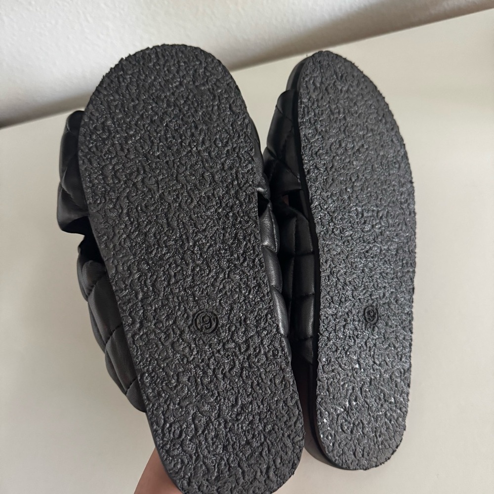 Never Worn Seychelles Wide Awake Quilted Puffy
Slide Sandals - Picture 6 of 10